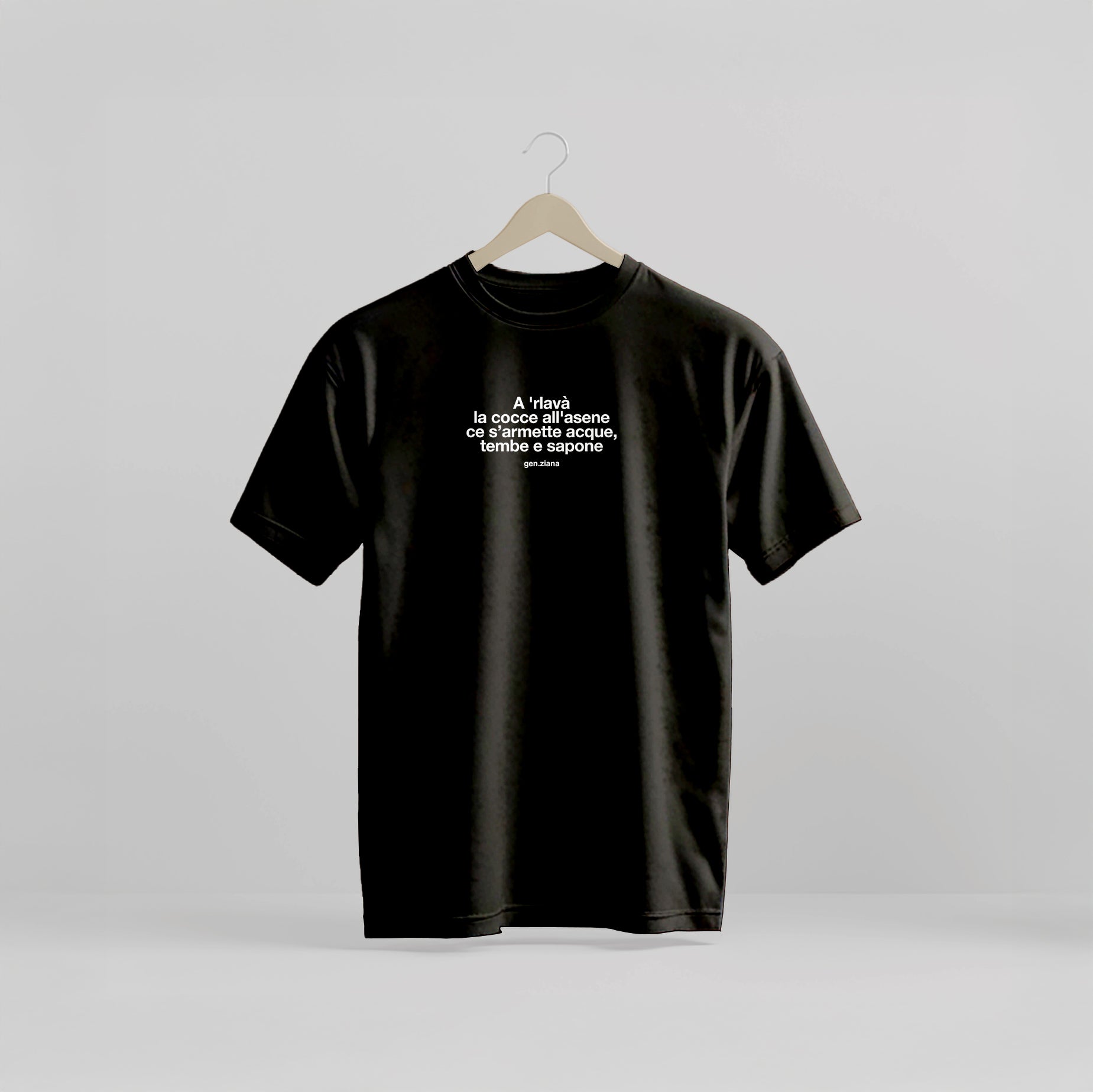 T-shirt A 'rlavà la cocce all'asene ce s'armette acque, tembe e sapone